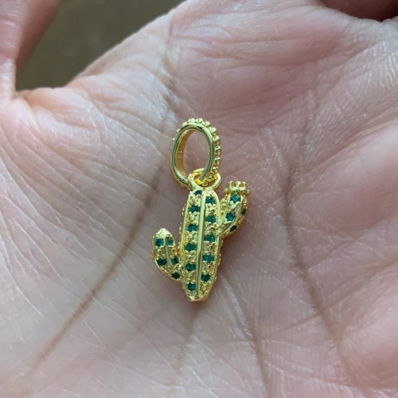 NWOT Sparkling Desert Cactus Pendant Gold-Plated Charm Sterling Silver 925 - Picture 3 of 8